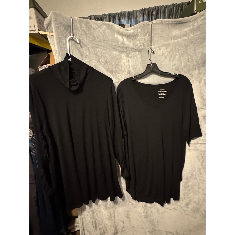 Torrid Super Soft Knits Black Top Bundle V-Neck Tee & Turtleneck Size 2